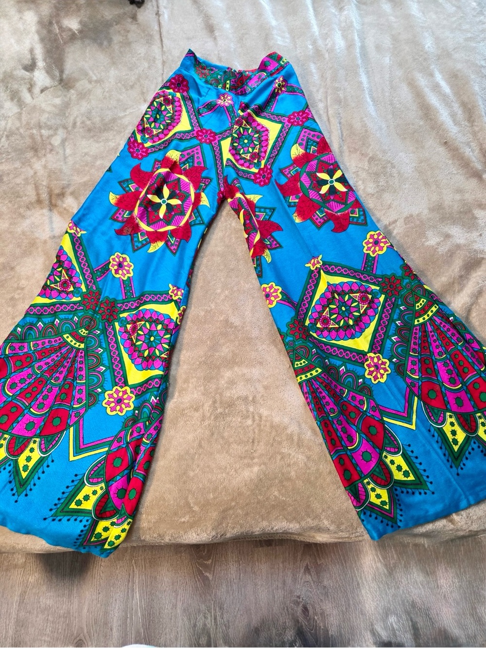 Super Groovy colorful, wide-leg bohemian print palazzo flare pants